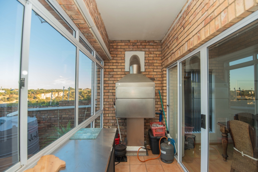 6 Bedroom Property for Sale in Humerail Eastern Cape